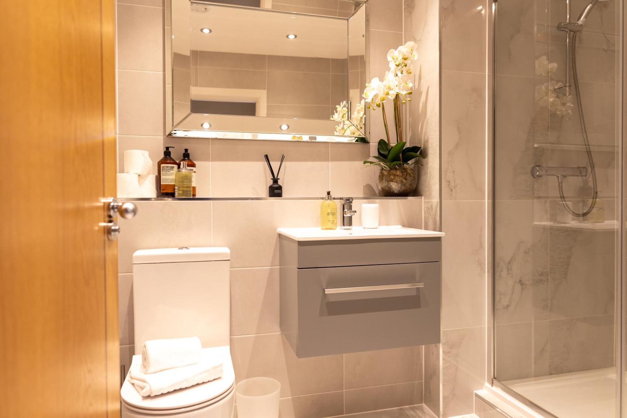 Exclusive Cardiff City Centre Apartment Exteriör bild